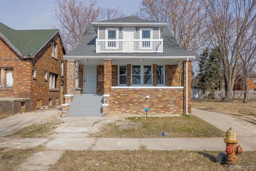 Upper 11171 Charlemagne Avenue
